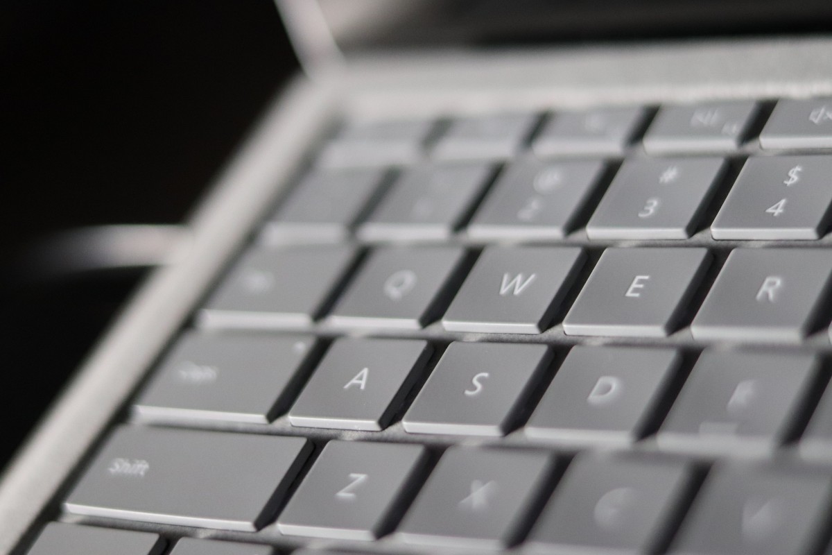 Eine Computertastatur als Symbol für Texte schreiben. Hierzu findet ein Online-Fachseminar der SDL Theirhaupten statt.