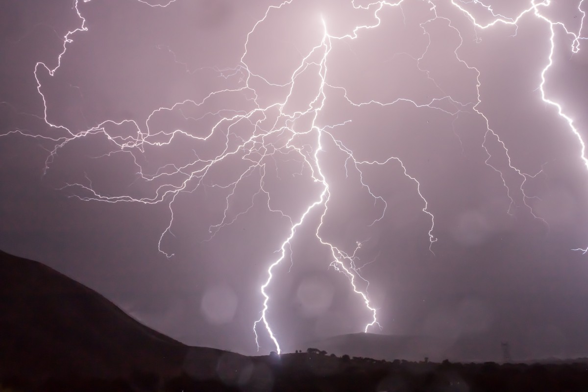Blitze und Gewitter als Zeichen für die manchmal schwierigen Situationen in der Kommunalverwaltung.